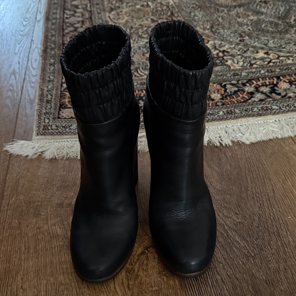 Dolce Vita Black Quilted-Cuff Leather Ankle Boots (size 7.5) 4 1/2 inch heel